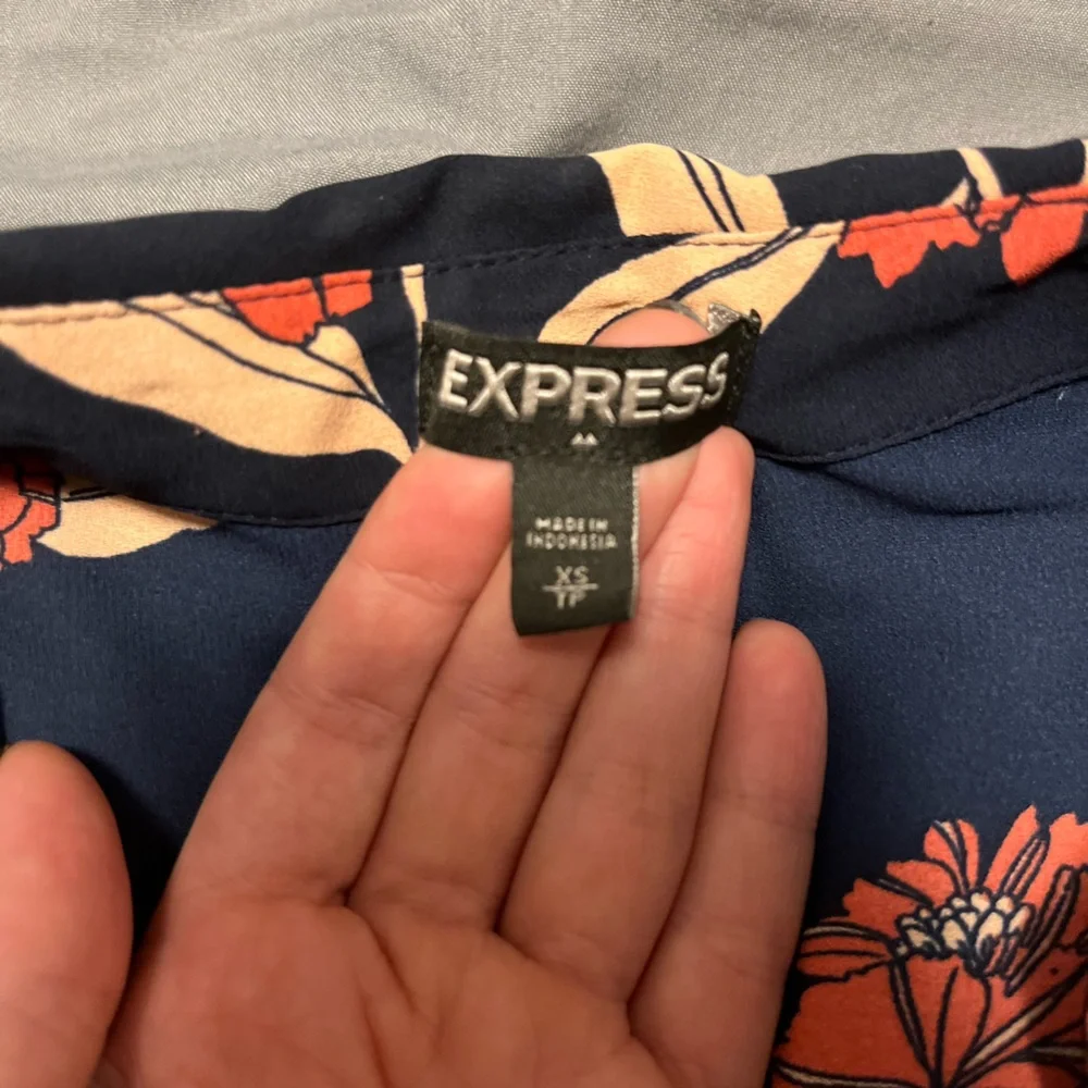 express blouse - Picture 4 of 4